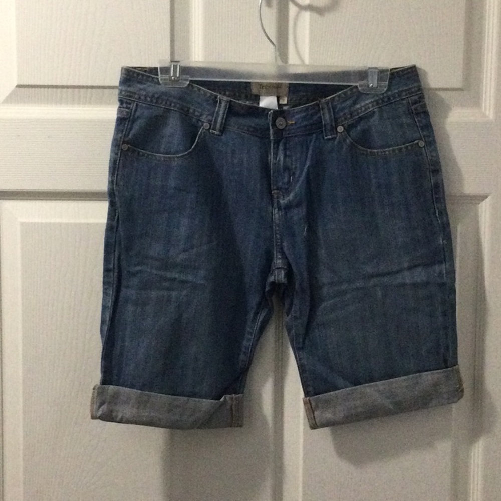 Tex by max azria cuffed Bermuda short